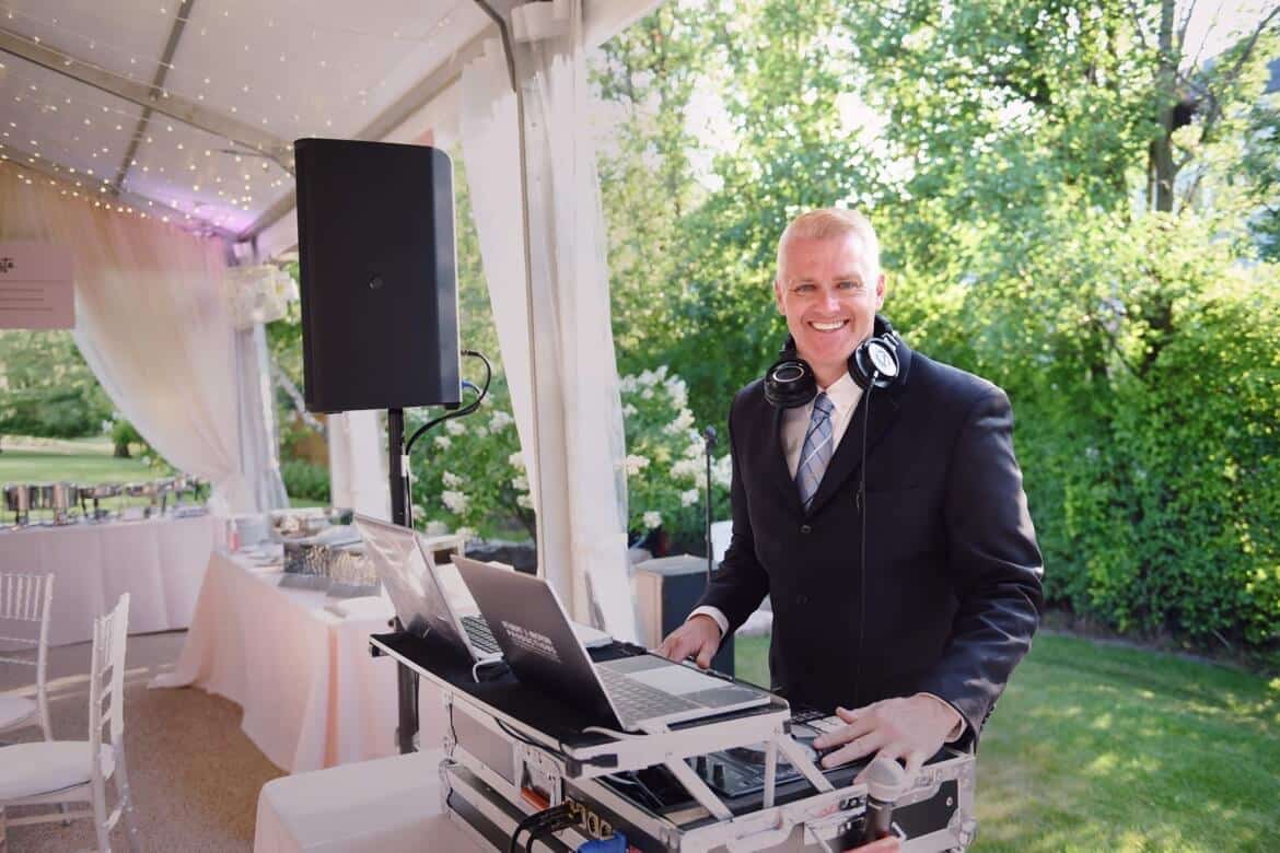 DJ Rob Chicago Wedding DJs.